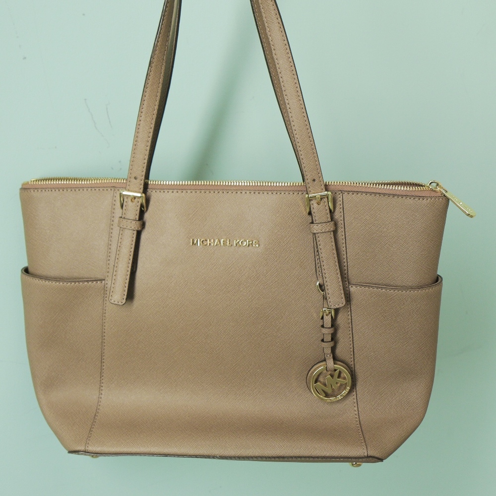 Perfect Michael Kors leather Jet Set tan tote bag